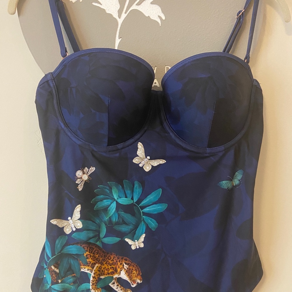 Gorgeous shape wear 🩱 bathing suit!